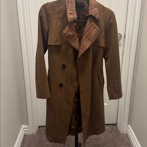 Chic Brown Trench Coat with Plaid Collar